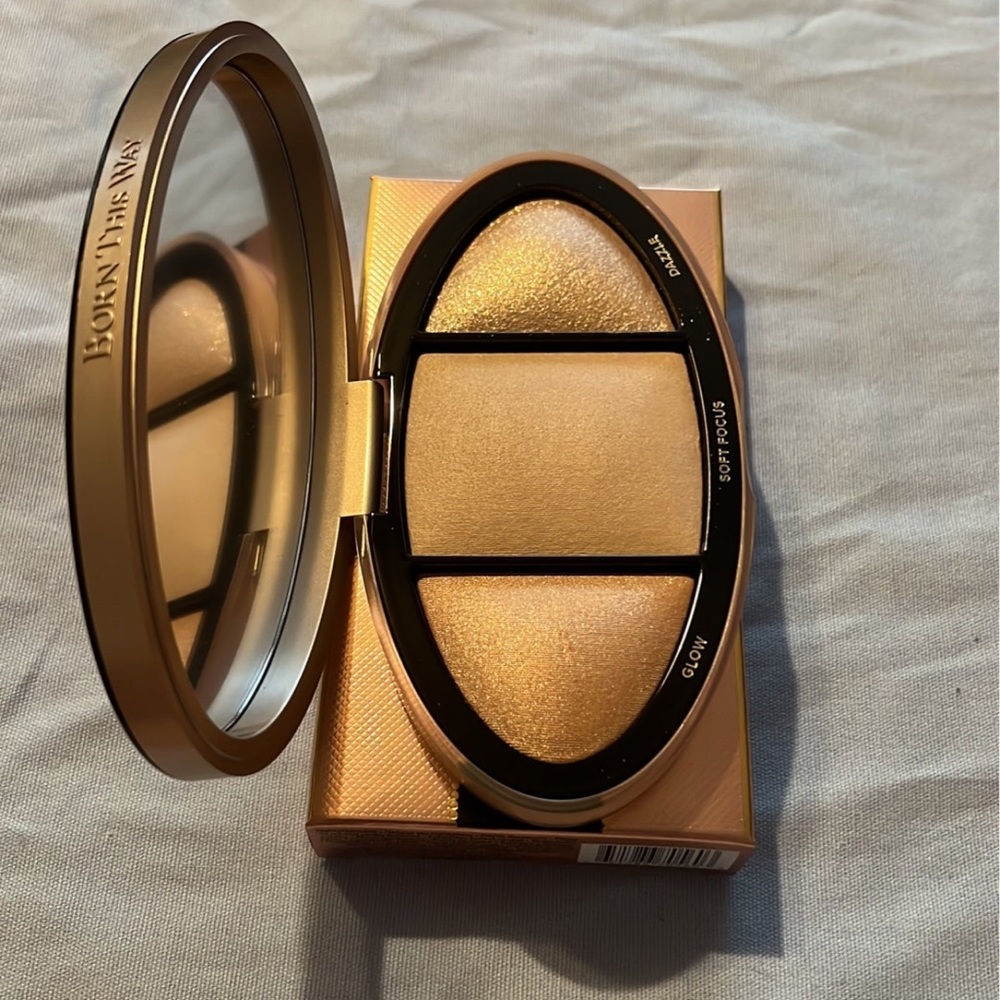 Too Faced turn up the light highlighting palette in medium new never used